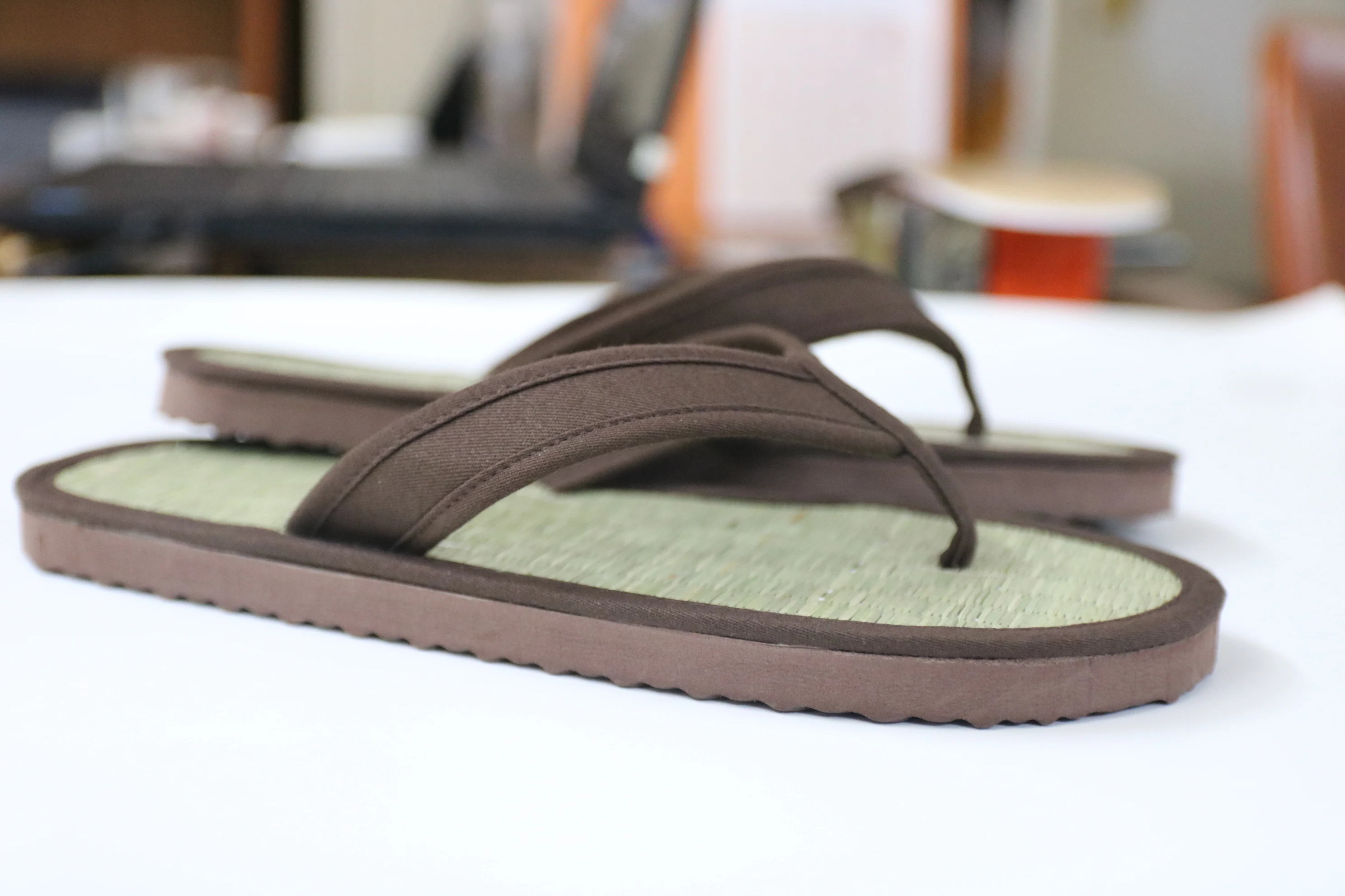 High Quality Super Light Durable Seagrass Cinnamon Slides Massage Flip Flops Slippers Ladies Men Beach Usage Rubber Winter