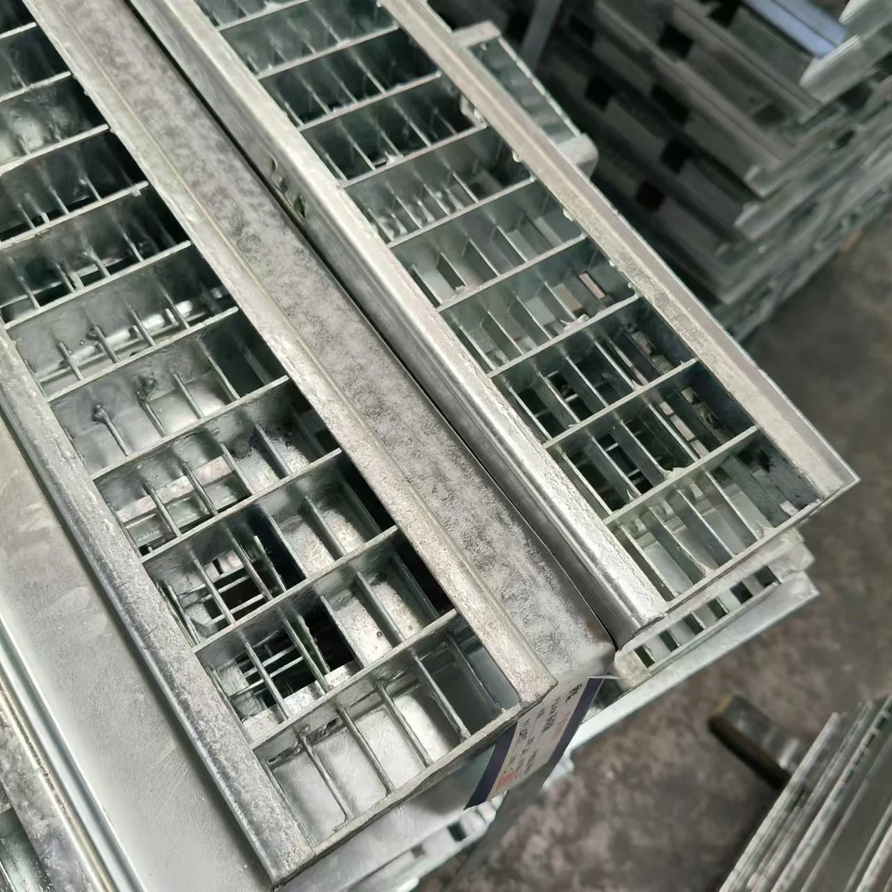 Прочная стальная сетка с длительным сроком службы для использования в мастерской