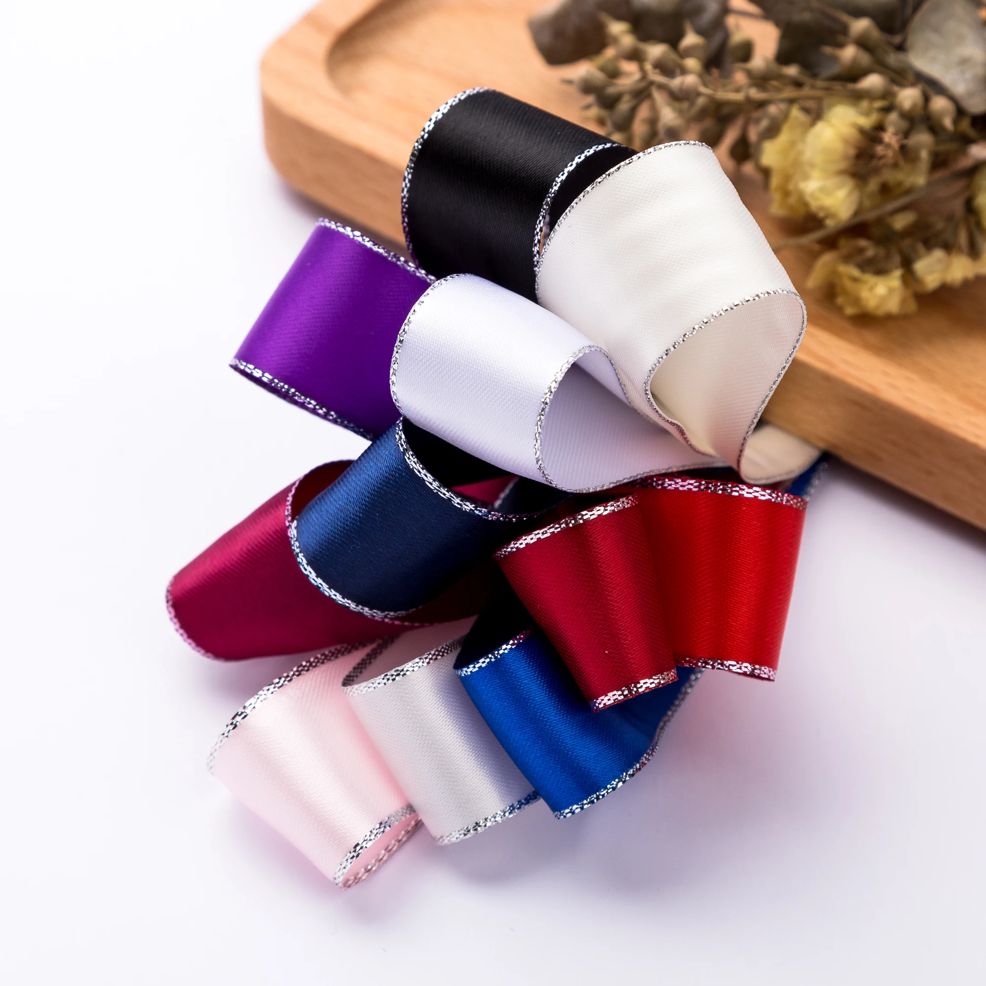 Индивидуальные цвета Двухсторонняя Атласная Лента золотой край серебряный 25 мм 100Y для украшения подарка бант