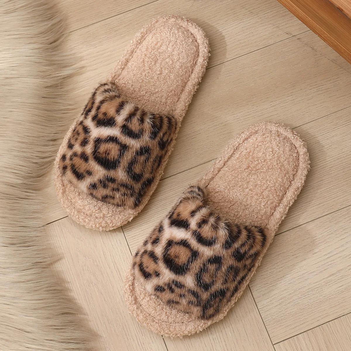 Wholesale Simple and stylish outdoor autumn and winter Korean version with cashmere warm plush slippers