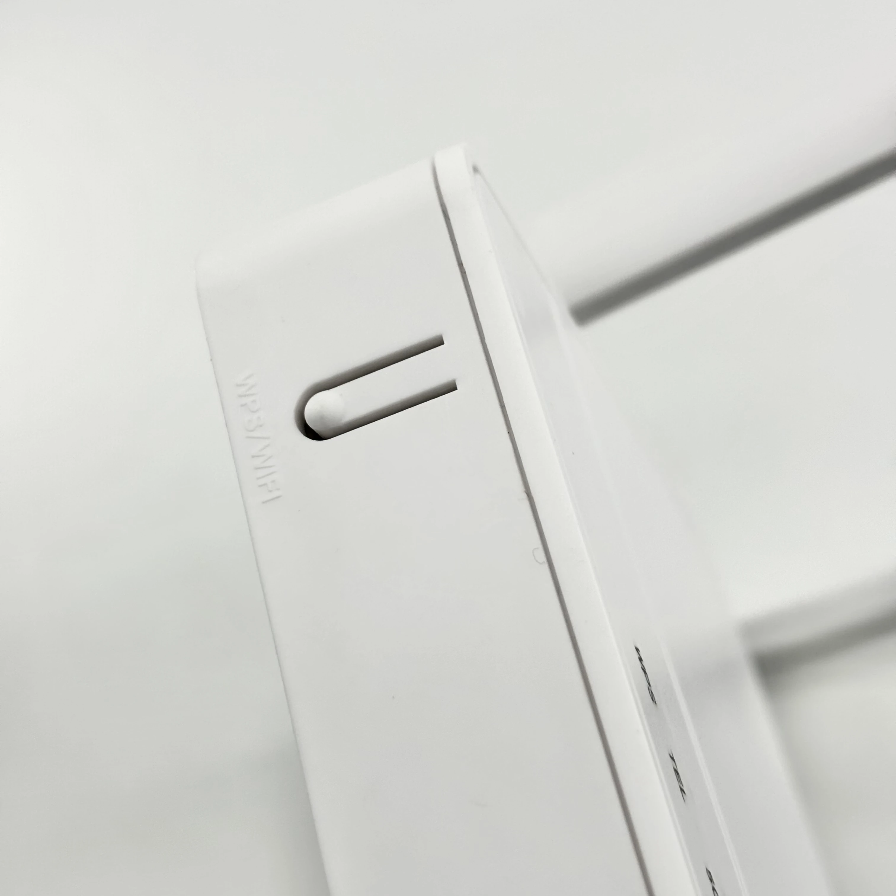 Новый внешний вид двухдиапазонный CM8145v5 1GE + 3FE 2USB 1 голос Wi-Fi 2 4G/5G XPON GPON ONU ONT FTTH похожий на HW английская версия