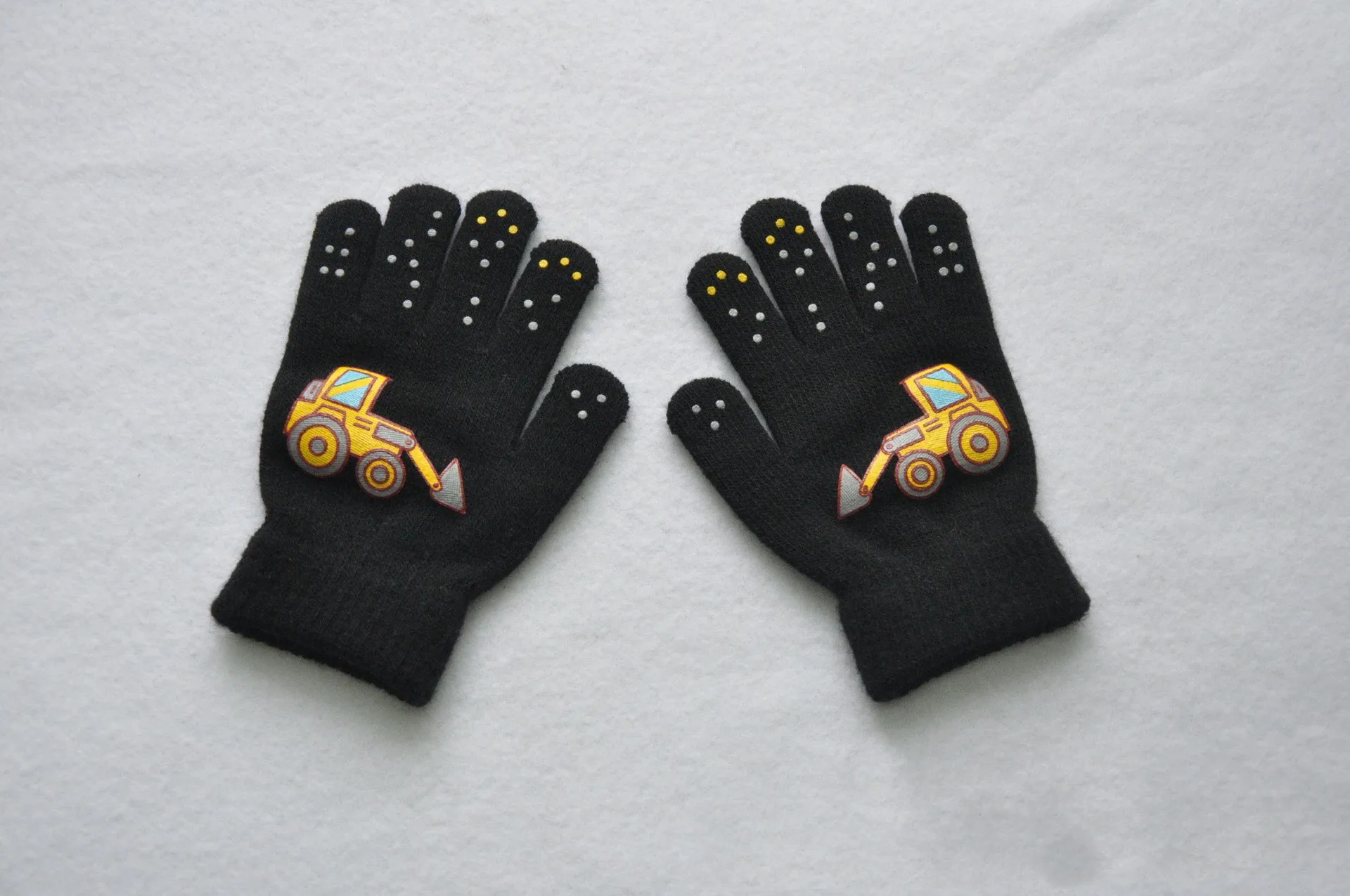 5-11 year old children warm outdoor sport velvet thickened gloves in winter cartoon engineering car pattern knitted gloves