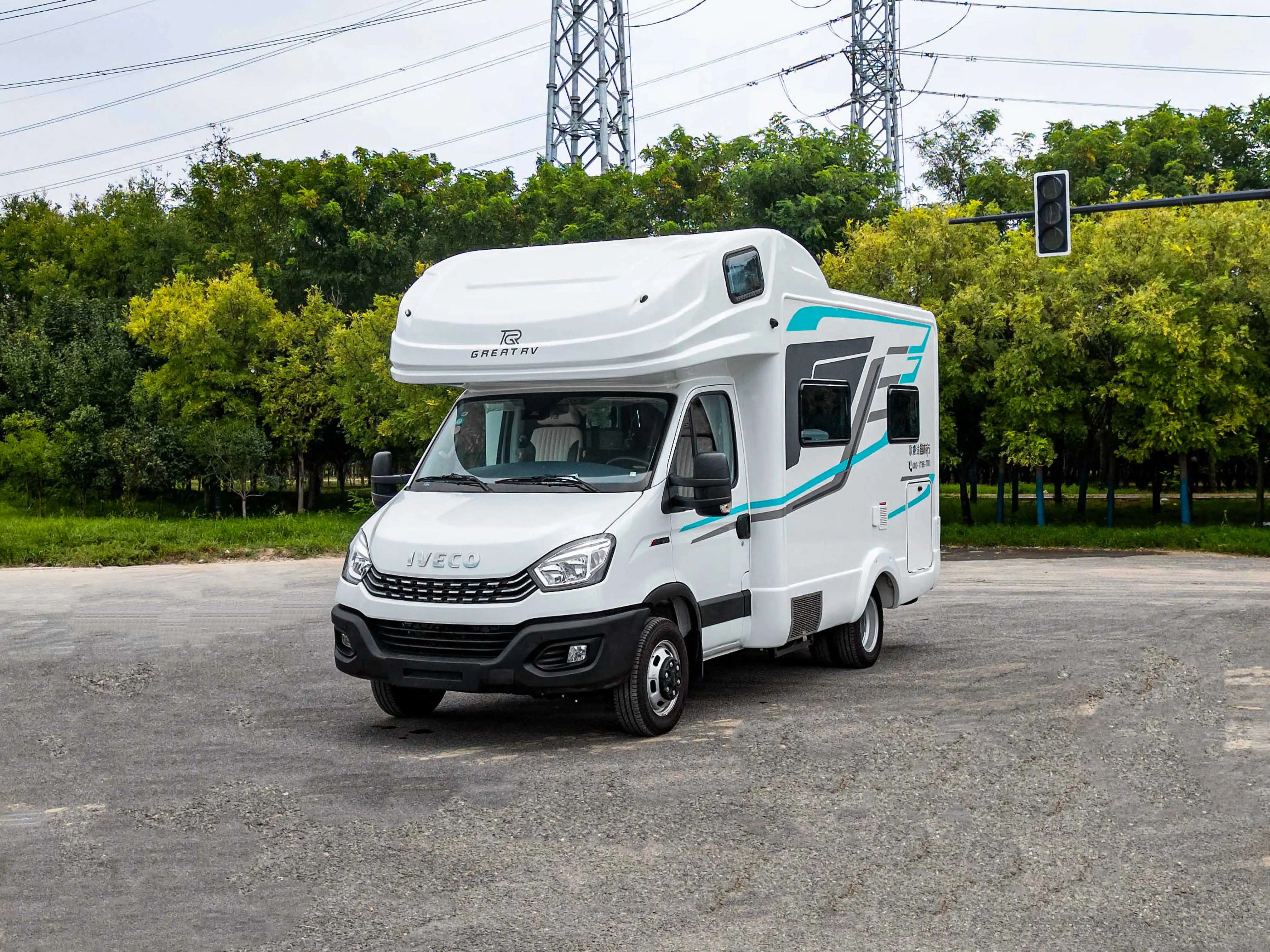 2024 C Type Recreational Vehicle 125KW Diesel Engine Limousine Car With Electric Height-Adjustable Table Rv Camper