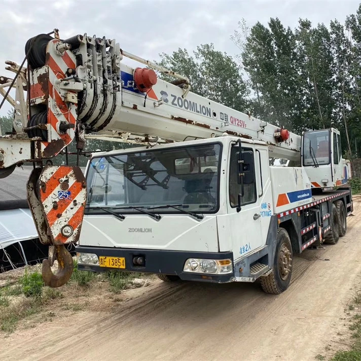 5 sections boom China QY25V truck crane 25 tons zoomlion