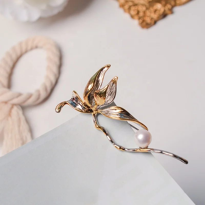 2024 Vintage Rose Flower Brooch Freshwater Pearl Corsage for Literary Women Europe winter Accessories
