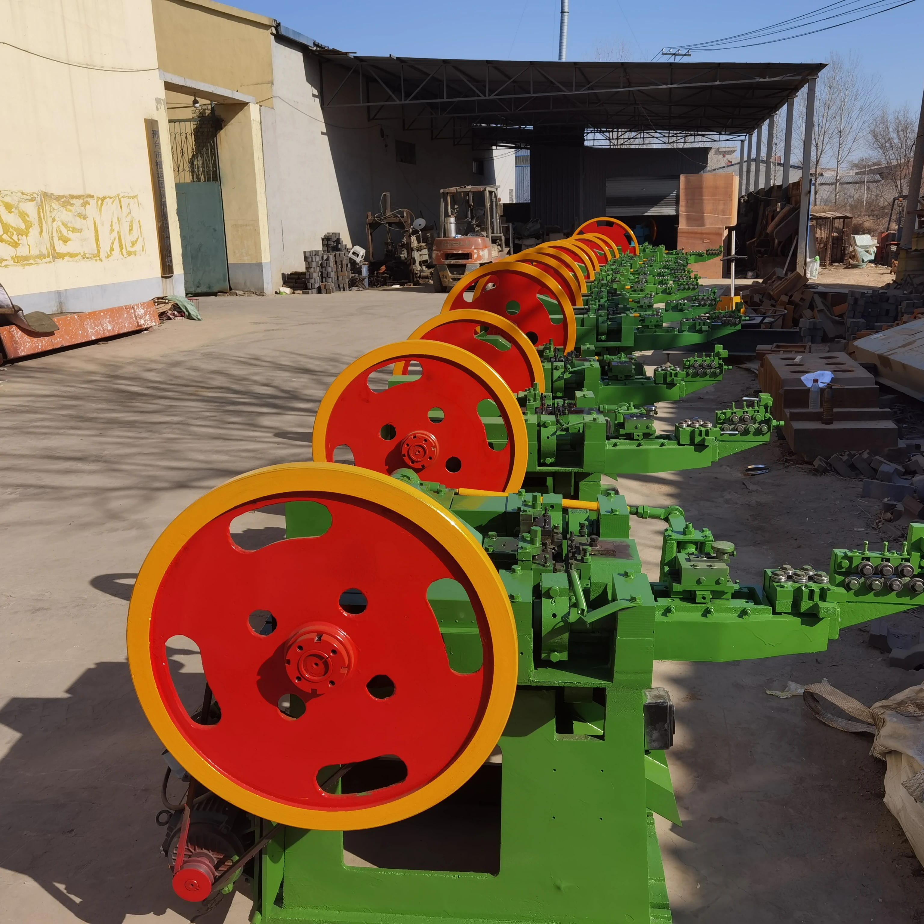 
 Полностью автоматическая высокоскоростная движущаяся машина для производства ногтей  