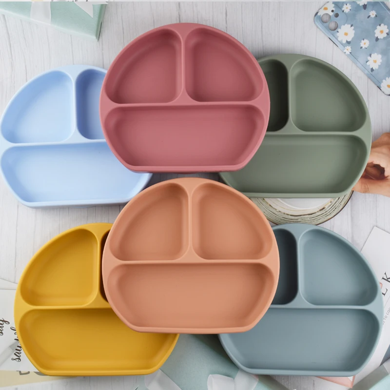 Wholesale Food Grade Silicone Smiling Face Plates for Children Adults without Bisphenol A with Spoon Suction Cups Food Storage