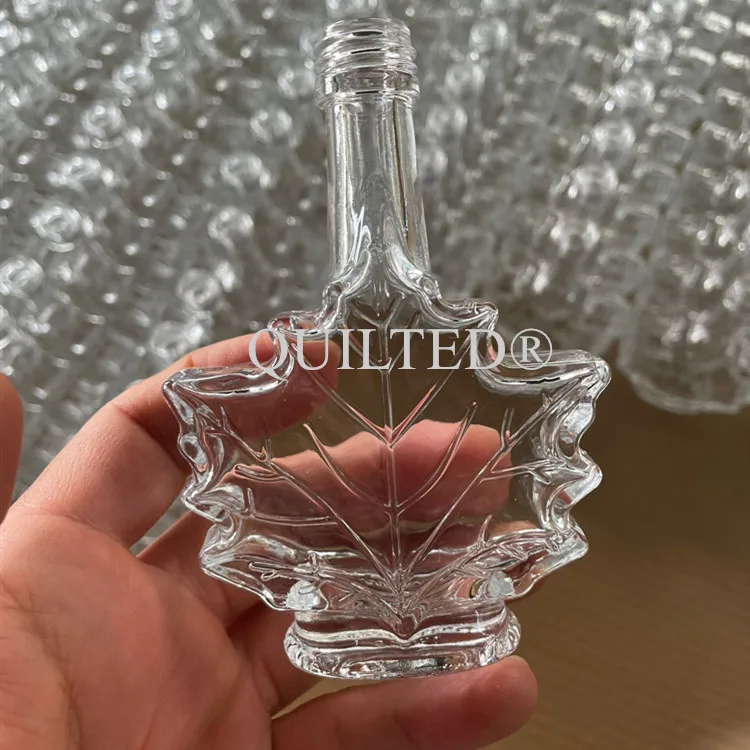 Christmas Wedding Gift 50ml 100ml 8oz Maple Shape Crystal Liquor Glass Bottle With Screw Metal Cap for Pure Syrup Wine Whisky