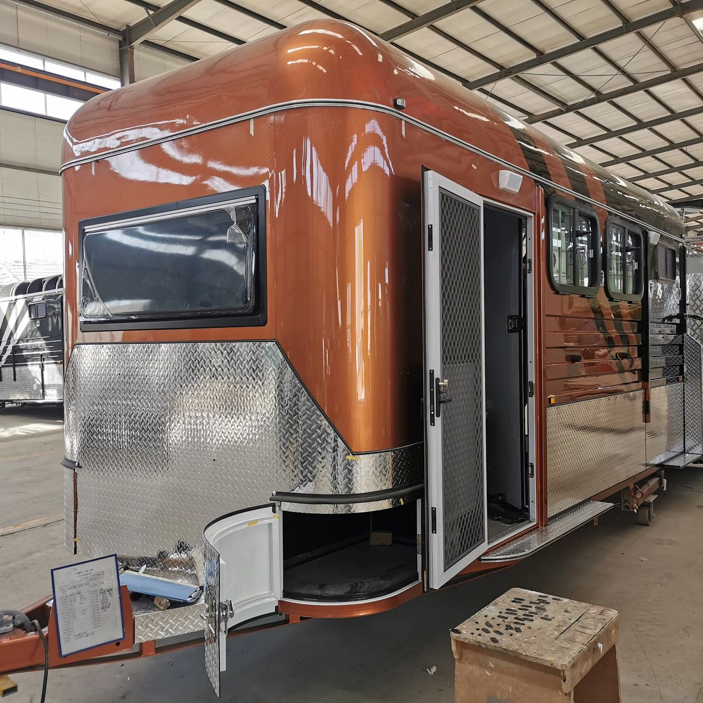 2 horse angle load camper float overnighter trailer