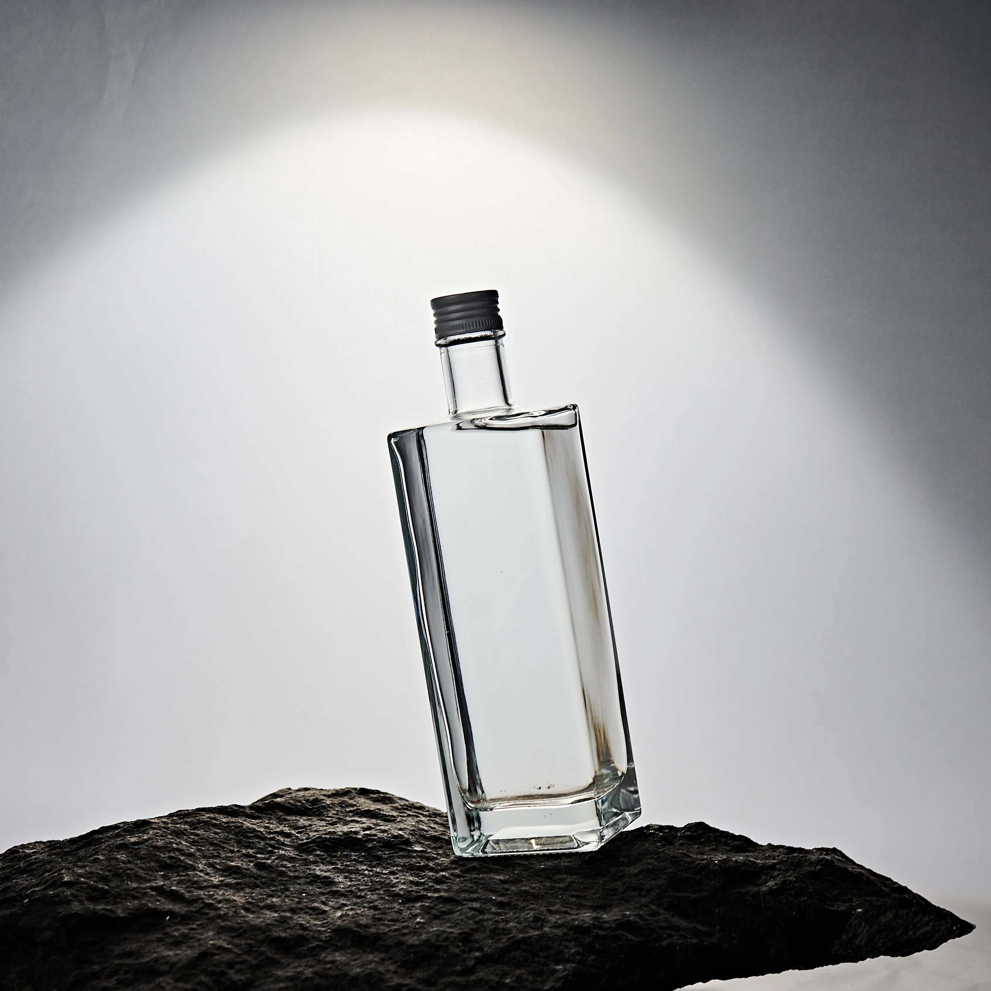 Clear Square Vodka Whiskey Glass Bottle 500ml Liqueur Bottle Wholesale Empty Wine Bottle With Cork