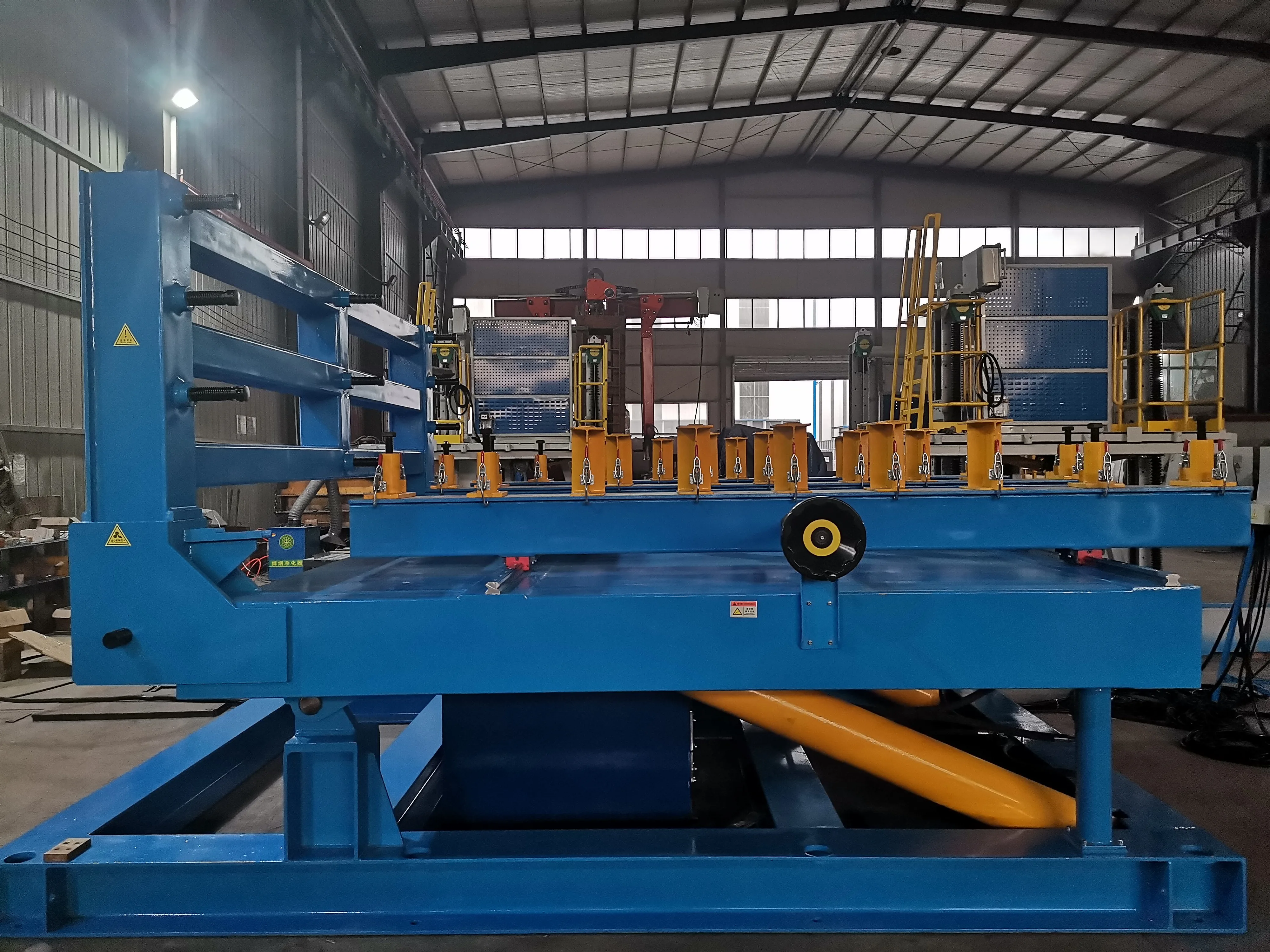 Hydraulic core assembly and turning table