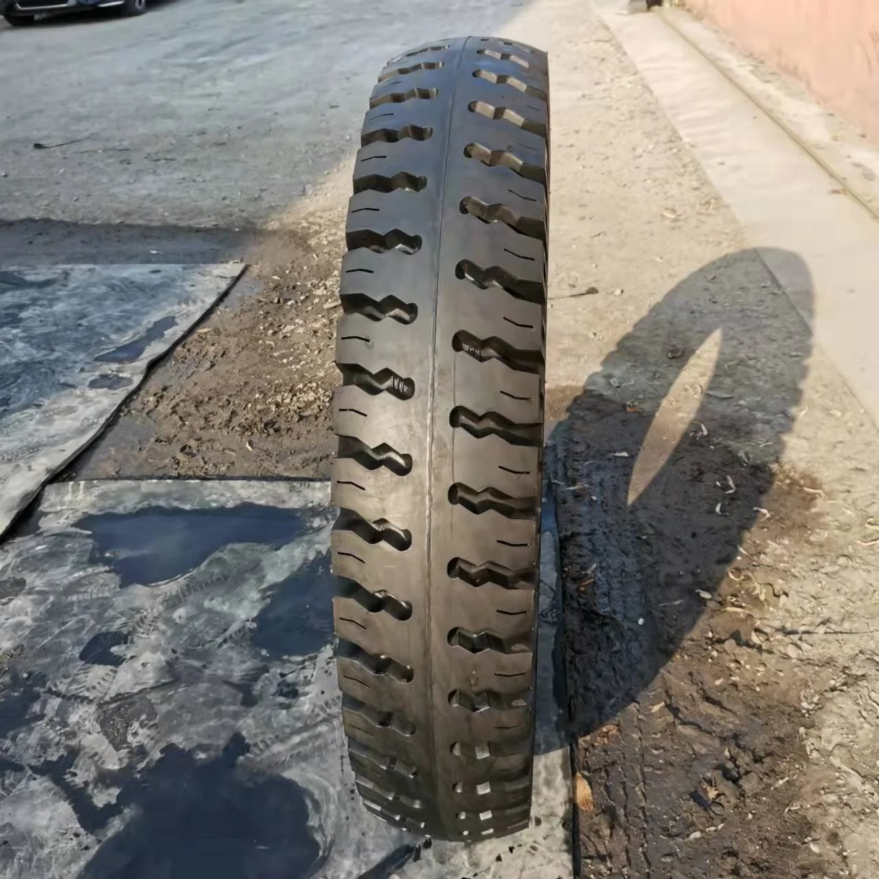 10.00-20New claw pattern mine tire