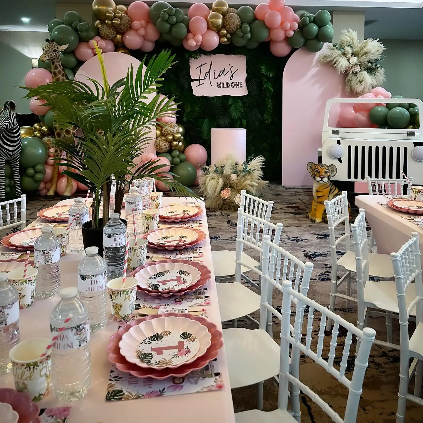 2018 happy indoor soft play,kids sports playground  jumping bouncy castle softplay bumper track floor white bouncy castle