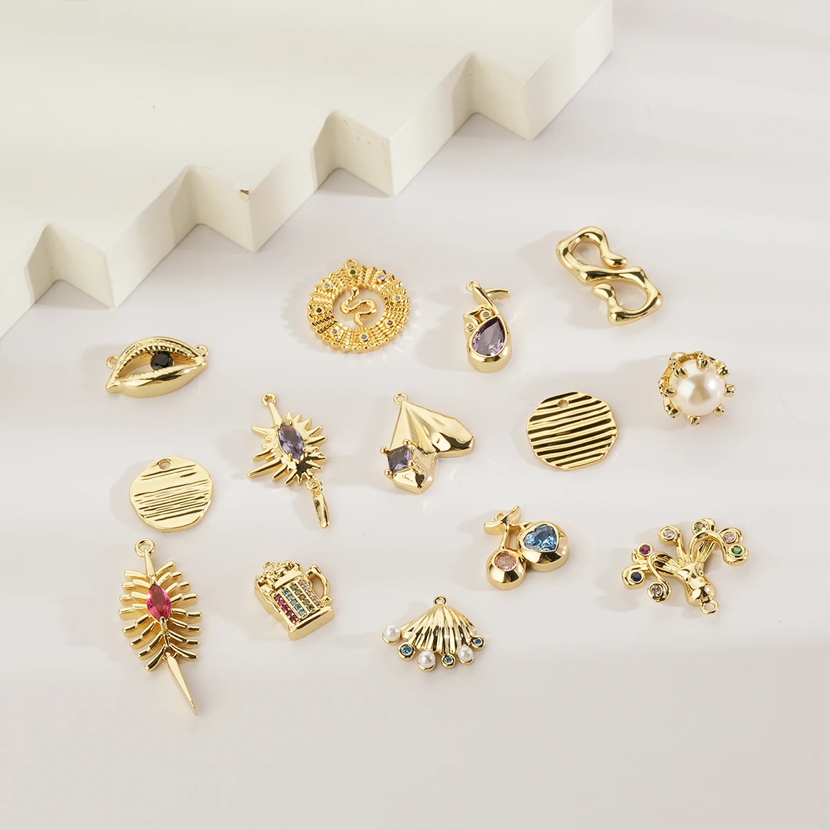 Wholesale Crystal Pearl Design Jewelry Accessories Copper Charms For Necklace Bracelet Jewelry Making
