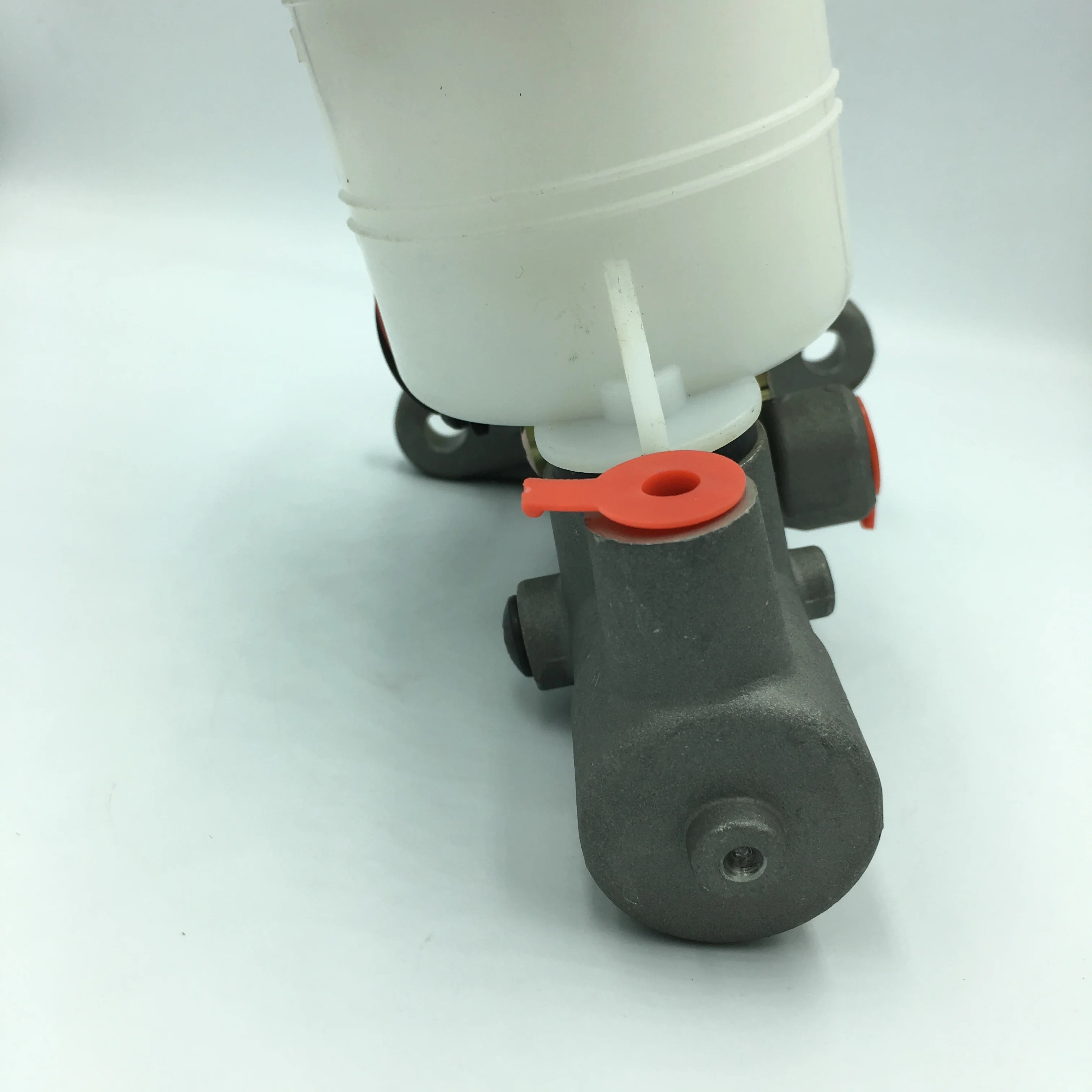 Selling high quality brake master pump  for Mitsubishi cheetah