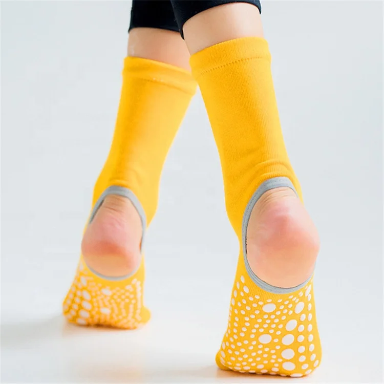 2021 Hot Selling Middle Tube Yoga Socks For Women Non-slip Split Toe Sock Five Finger Yoga Dance Socks