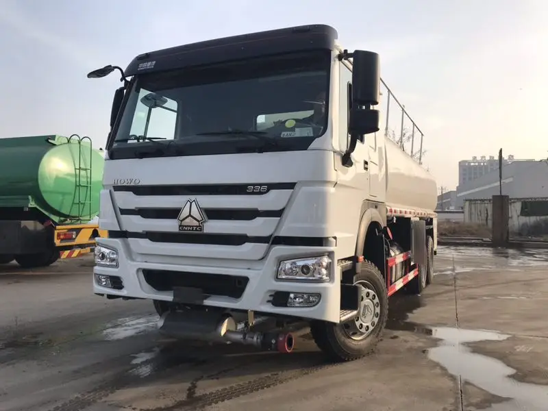 Hot Sale Heavy Duty Sinotruk HOWO 4*2 6*4 20000 5000L Liters Oil Fuel Tank truck Transport Oil Fuel Tanker truck
