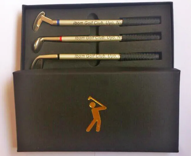 Best-Seller Golf Accessories Gift Set Mini Golf Pen Set Desktop with Putting Green