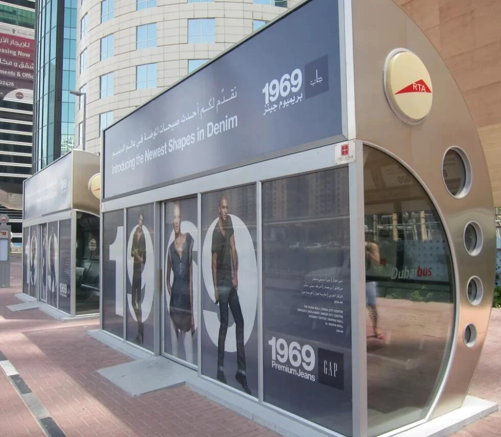 Smart Bus Shelter Air Conditioned Bus Station Closed Type Bus Stop With Advertising Light Box Outdoor in Dubai UAE