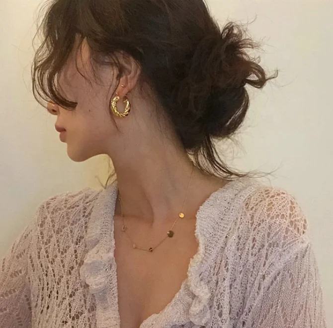 Европейская мода для женщин ювелирные изделия из золота 18 карат витой Хооп Серьги гипоаллергенные из нержавеющей стали переплетенные серьги-кольца