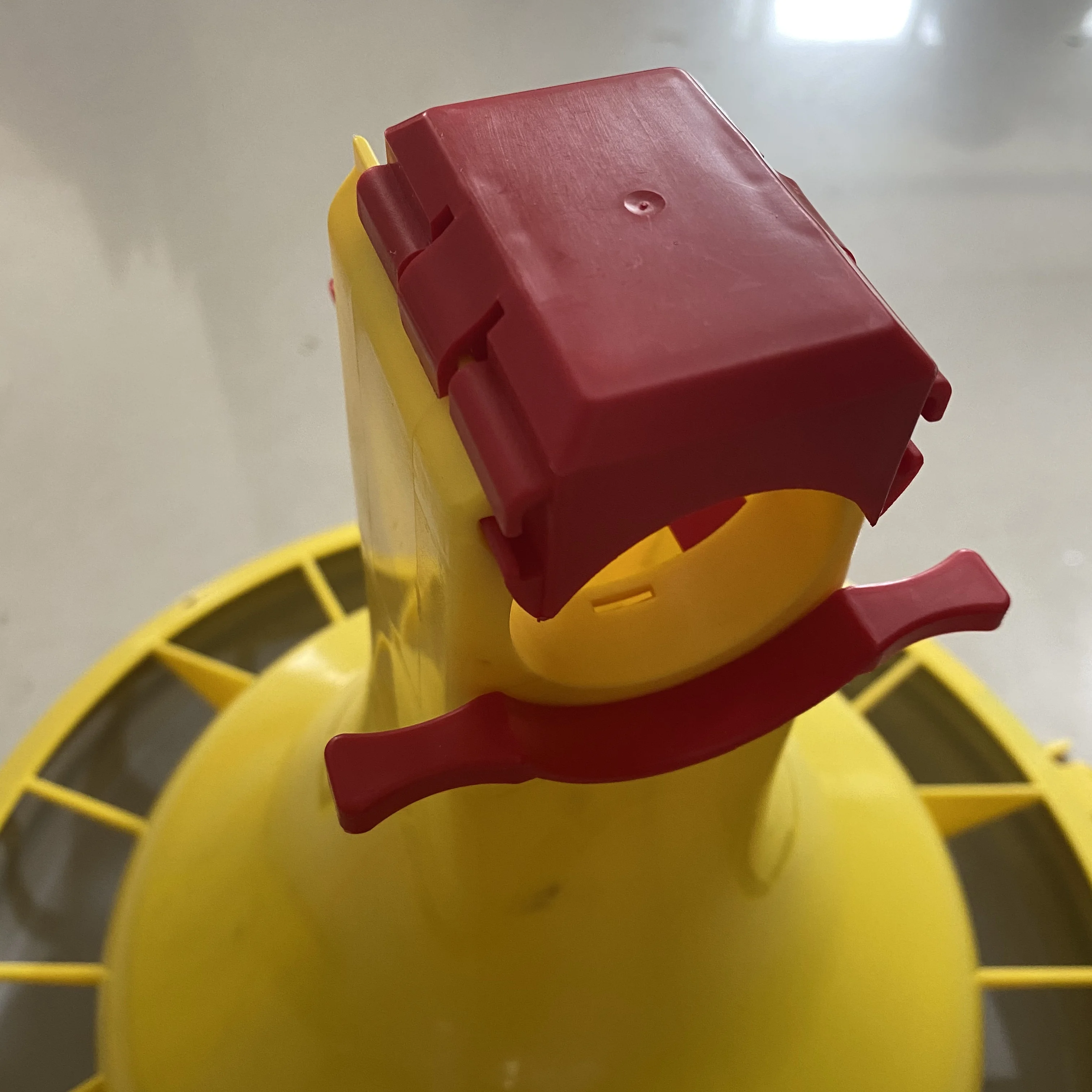  Chicken feeder Automated poultry pan feeding for broilers auto chicken