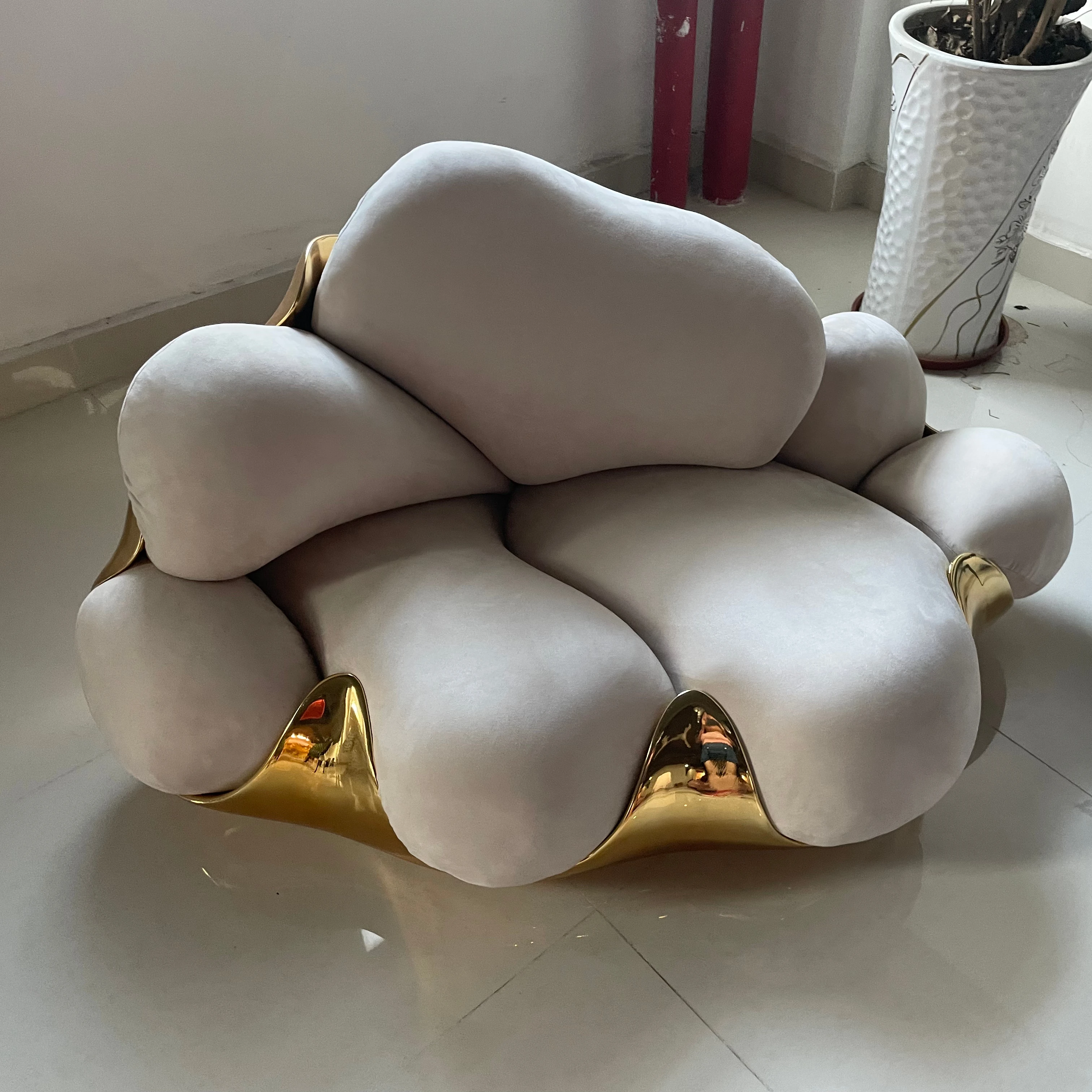 High Quality Minimalist Luxury Cloud Shaped Sofa Irregular Candy Shaped Sofa Crescent Shaped Sofa