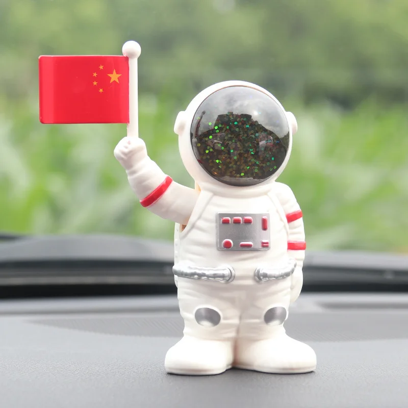 Linda Solar powered car mounted astronaut ornament swinging car accessories creative astronaut interior decoration