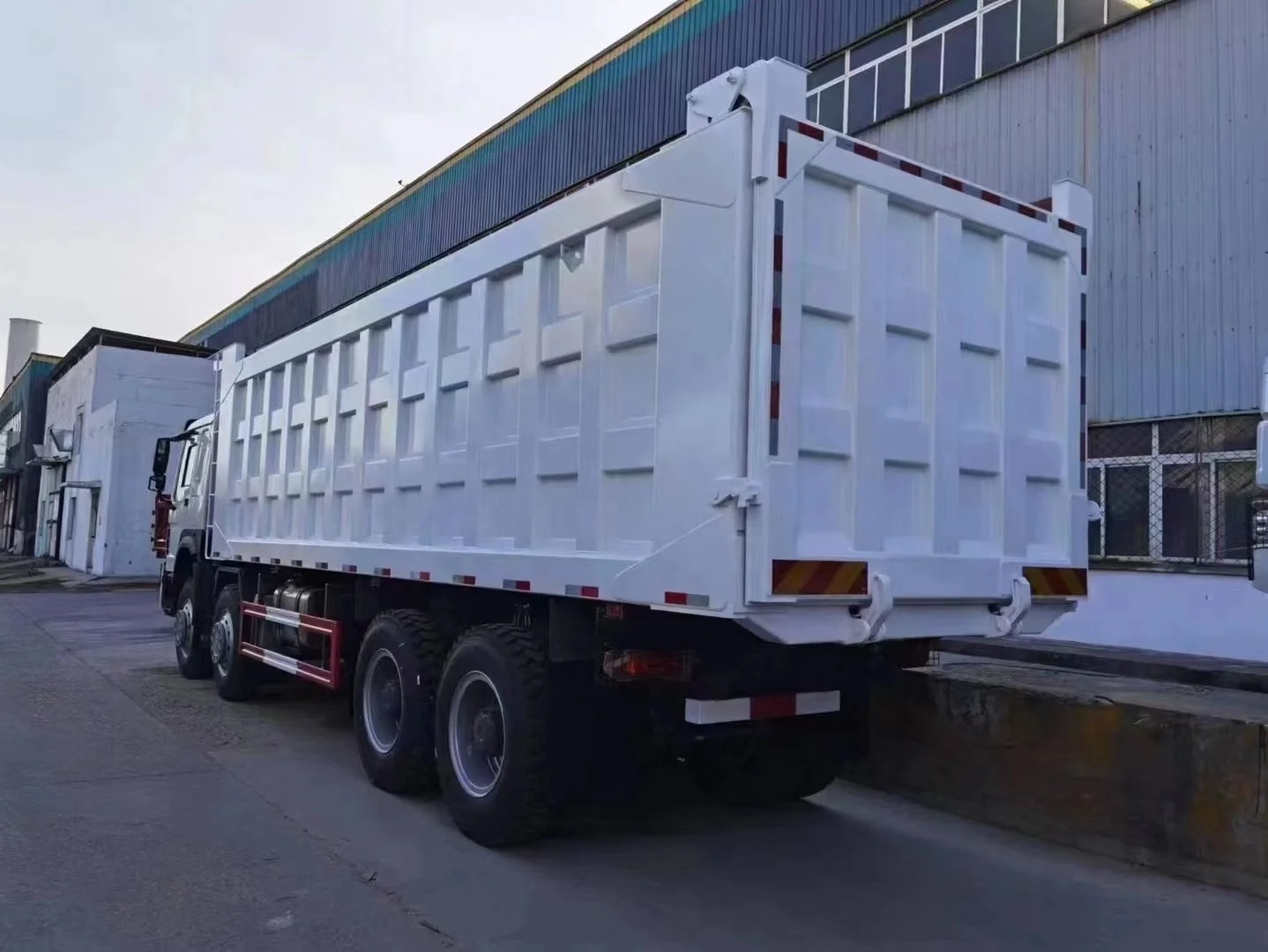 Лидер продаж новый самосвал SINOTRUK Howo 8X4 371HP