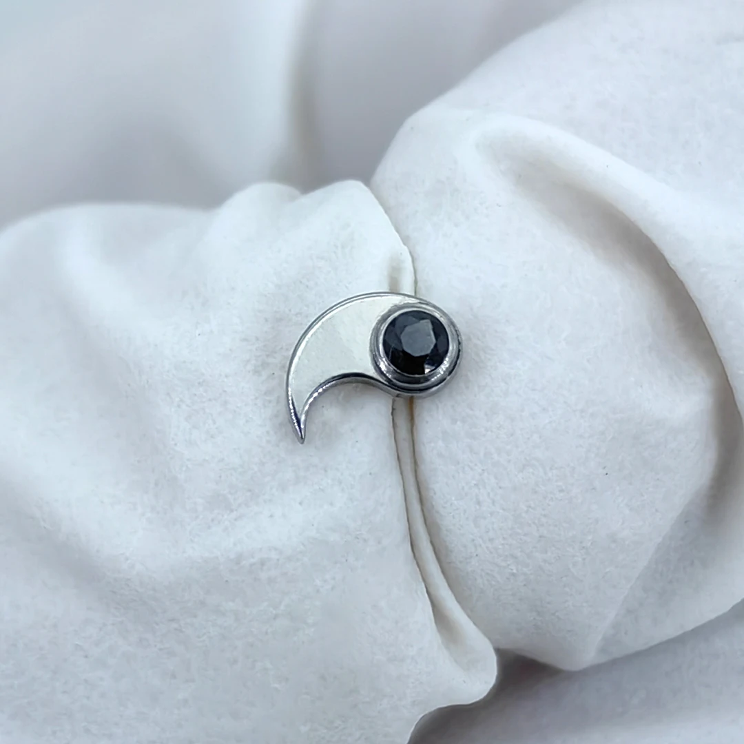 Calendo Yin Yang Body Piercing Jewlery ASTM F136 Implant Grade Titanium Internally Threaded 16G Piercing Labret End