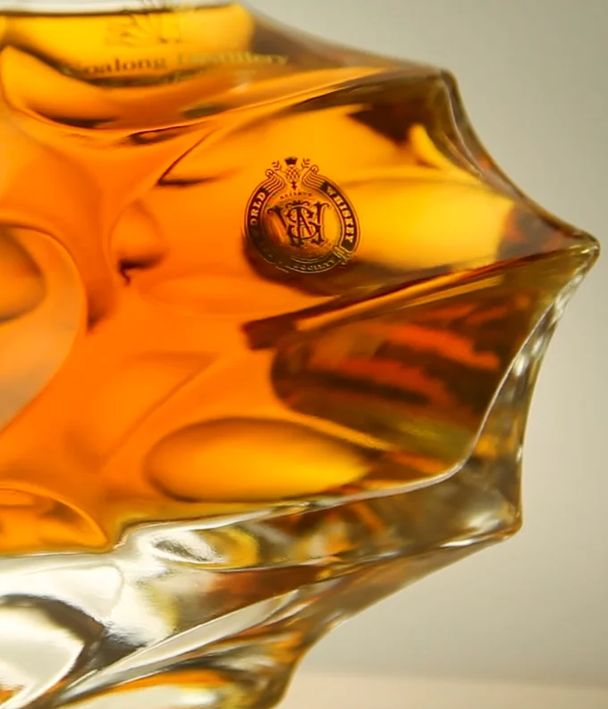 Chinese OEM expensive whiskey In bulk liquor distillery with special bottle