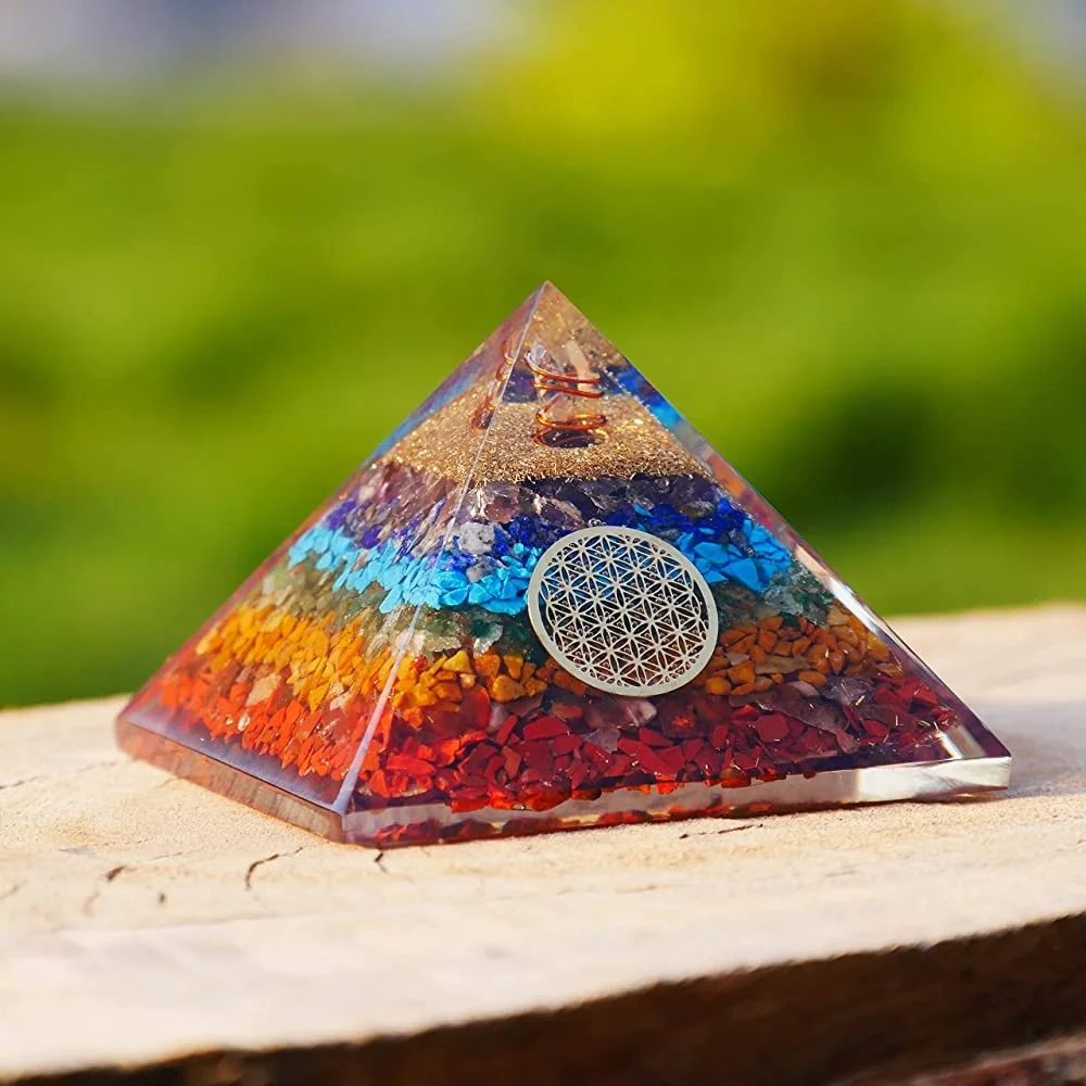 Wholesale 7 chakra Gemstone Orgone Pyramid Healing and Meditation Orgonite Chakra Gemstone Orgone Pyramid 7 Chakra Pyramid