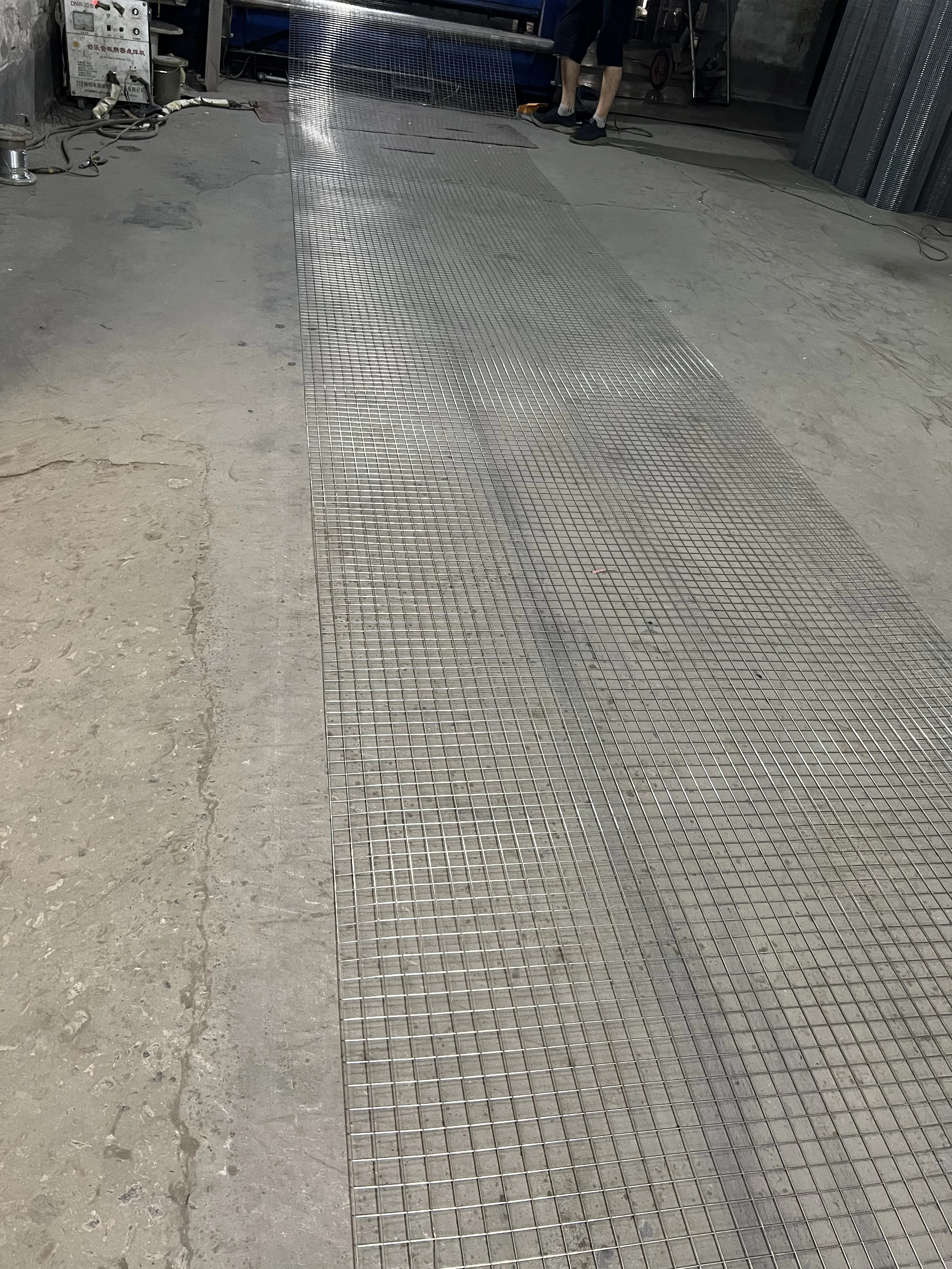 Stainless steel wire mesh welded expanded wovened