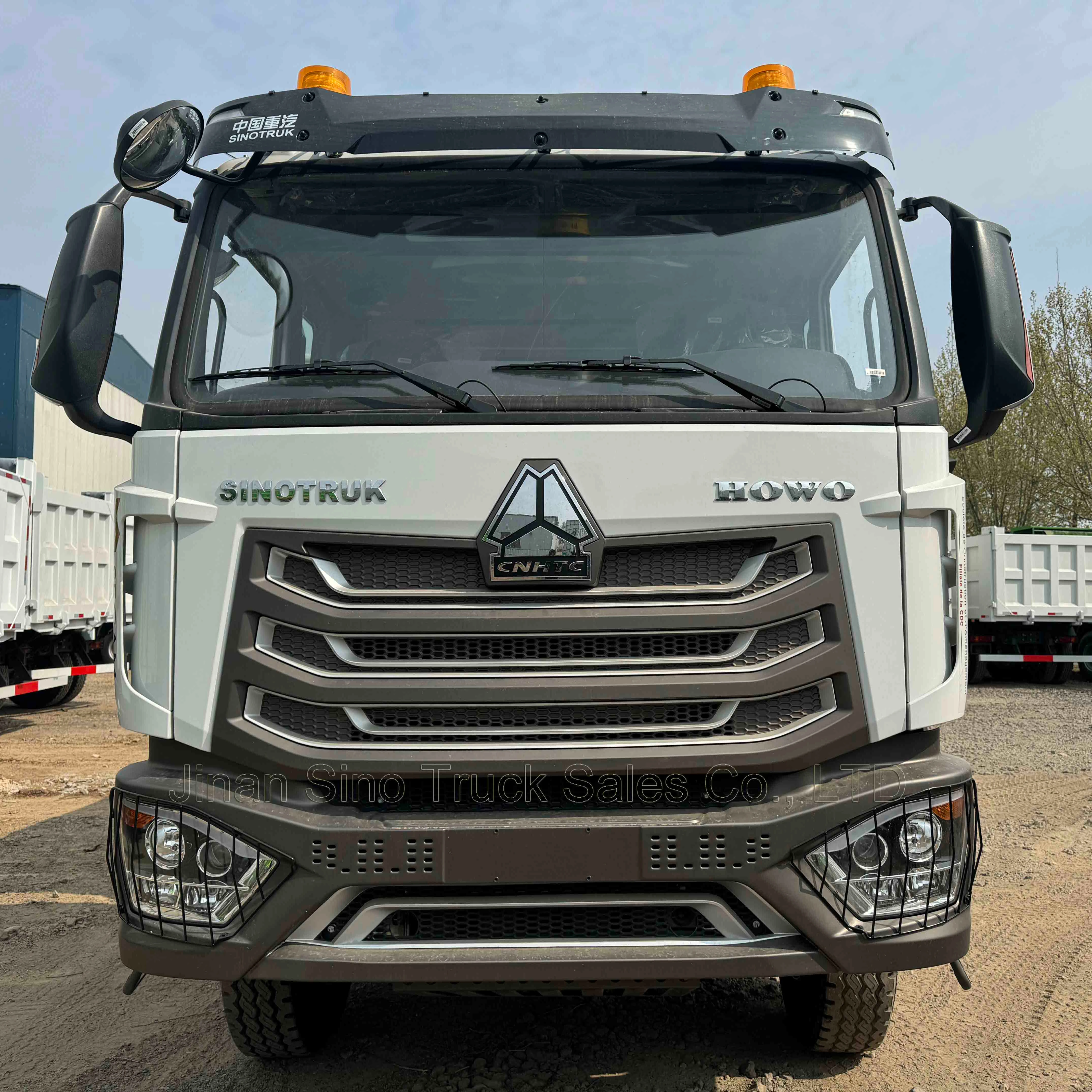 HOWO NX 8X4 12 Wheels Front Side Lifting Dump Trucks For Mining Area