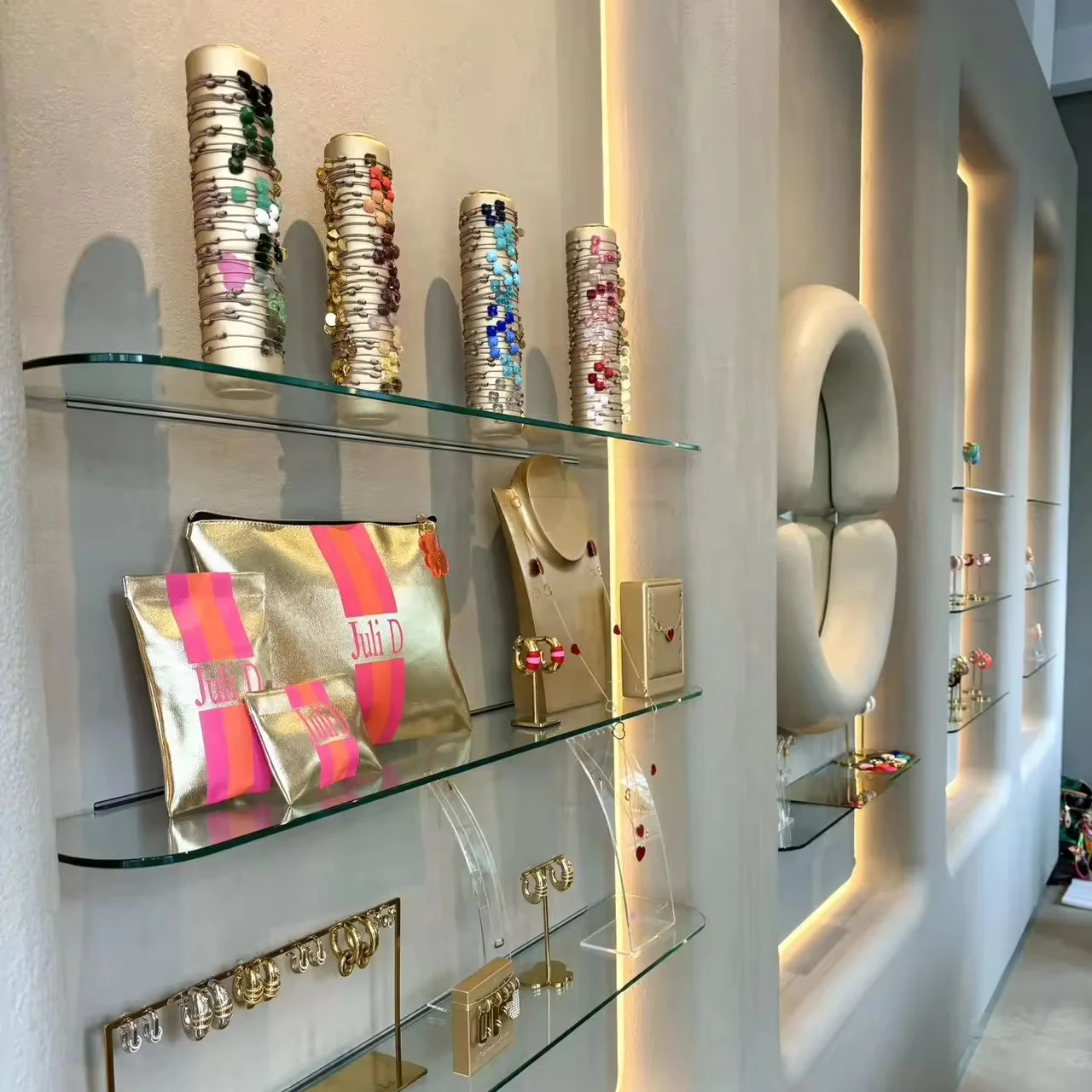 Shopping mall window display mirror circle wall art decor life size statue home decor resin fiberglass sculpture factory supply