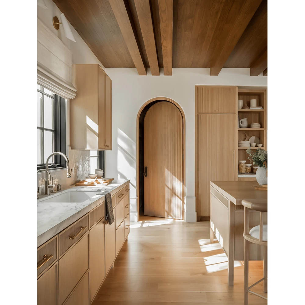 Китай оптовая продажа однодверные дизайнерские межкомнатные деревянные двери комнатные арочные раздвижные для дома