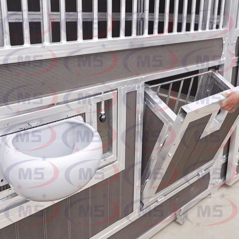 Customized Barns European Style Horse Stall Fronts Sliding Door Bamboo Filler With Roof Horse Stables Rotating Feeder For Sale