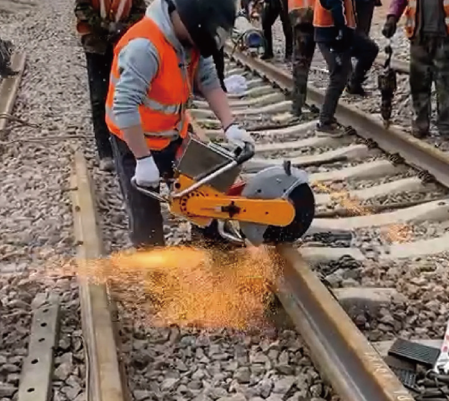 Li-Battery Powered Abrasive Rail Saw/Rail Cutter