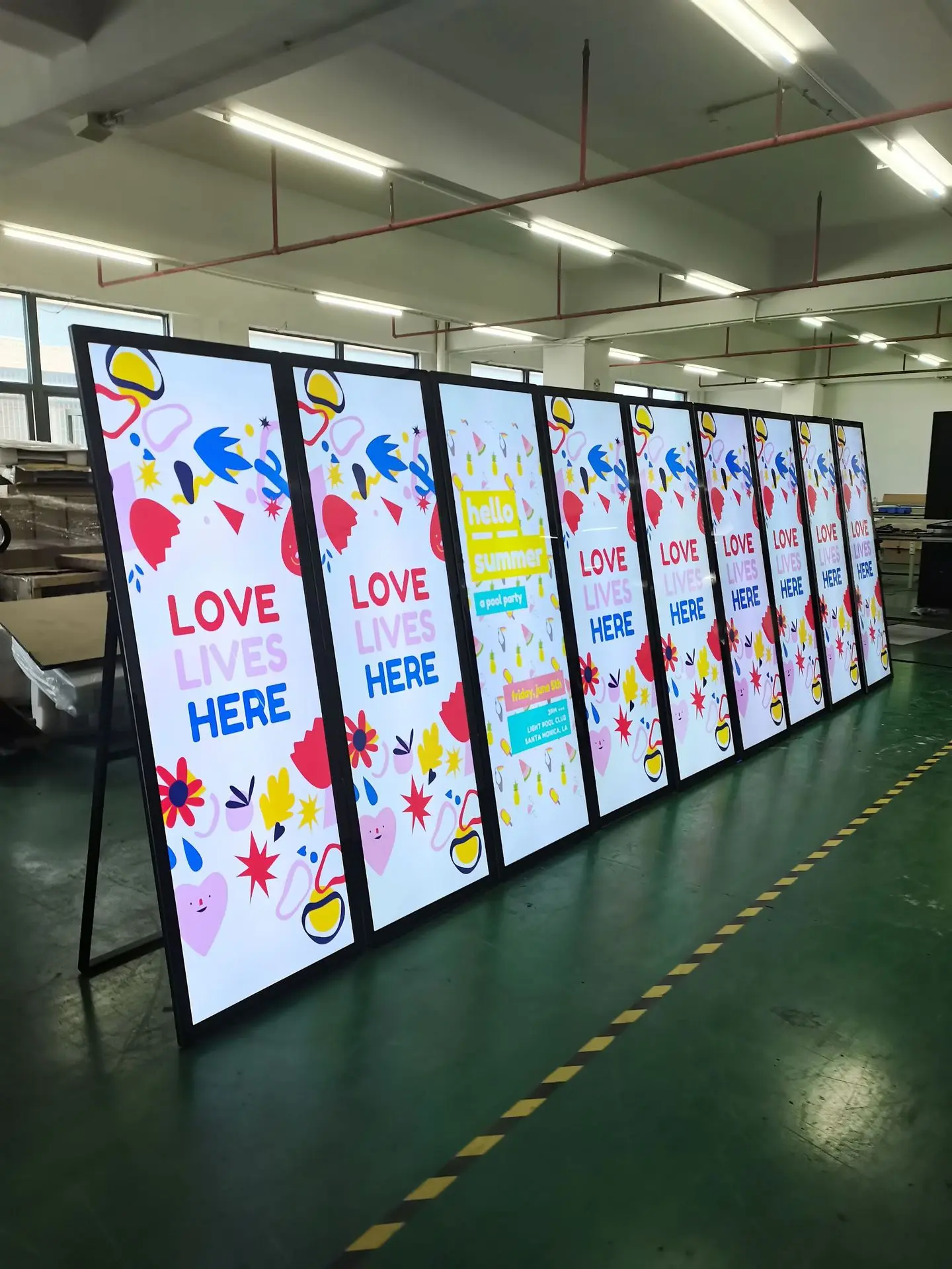 Led Poster Mirror Outdoor Advertising Display Screen Lcd Car Software Battery Powered Digital Signage