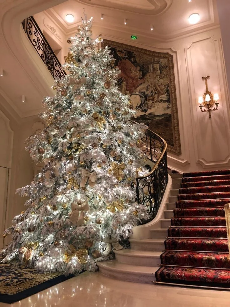 Pre-lit White Green Artificial Christmas Tree with Incandescent Warm Prelighted Tree with Branch Tips Lights Foldable Stand