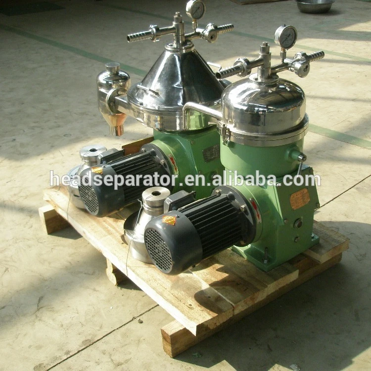 disc separator with soild-holding bowl