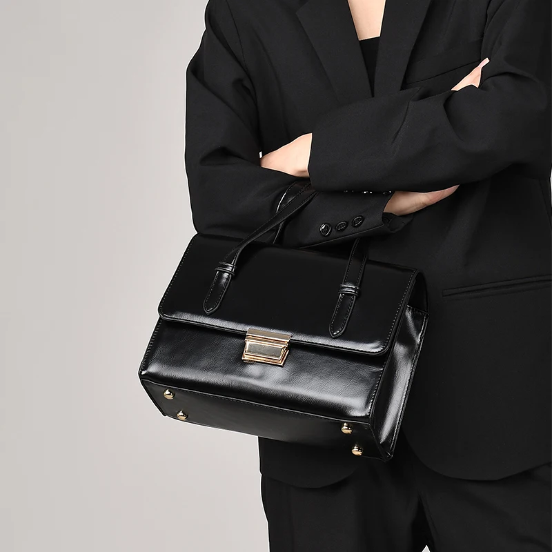 2023 spring ins retro simple and advanced feeling small square handbag