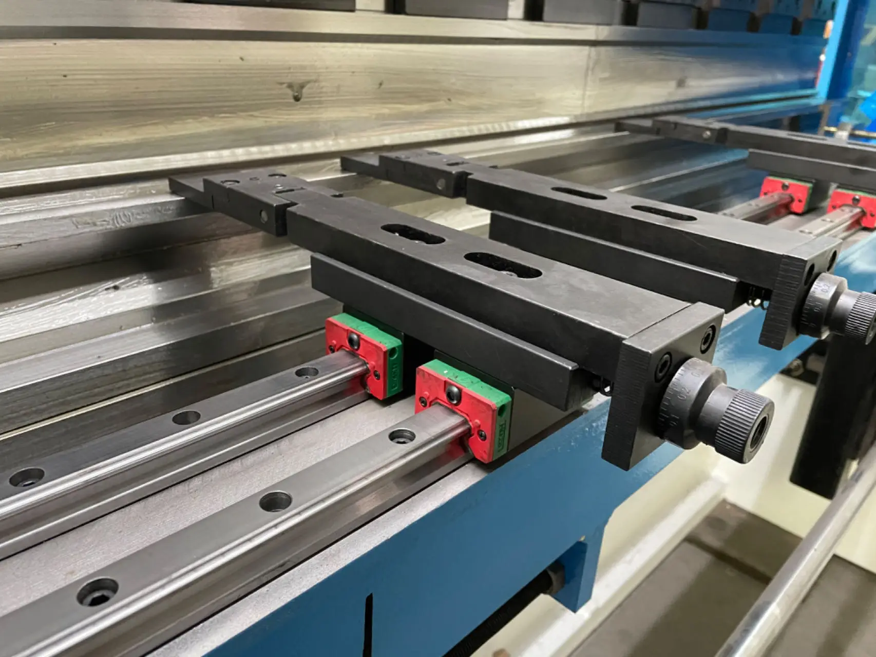 High configuration and high precision Press brake manufacture WE67K series hydraulic synchronized automatic Bending Machine