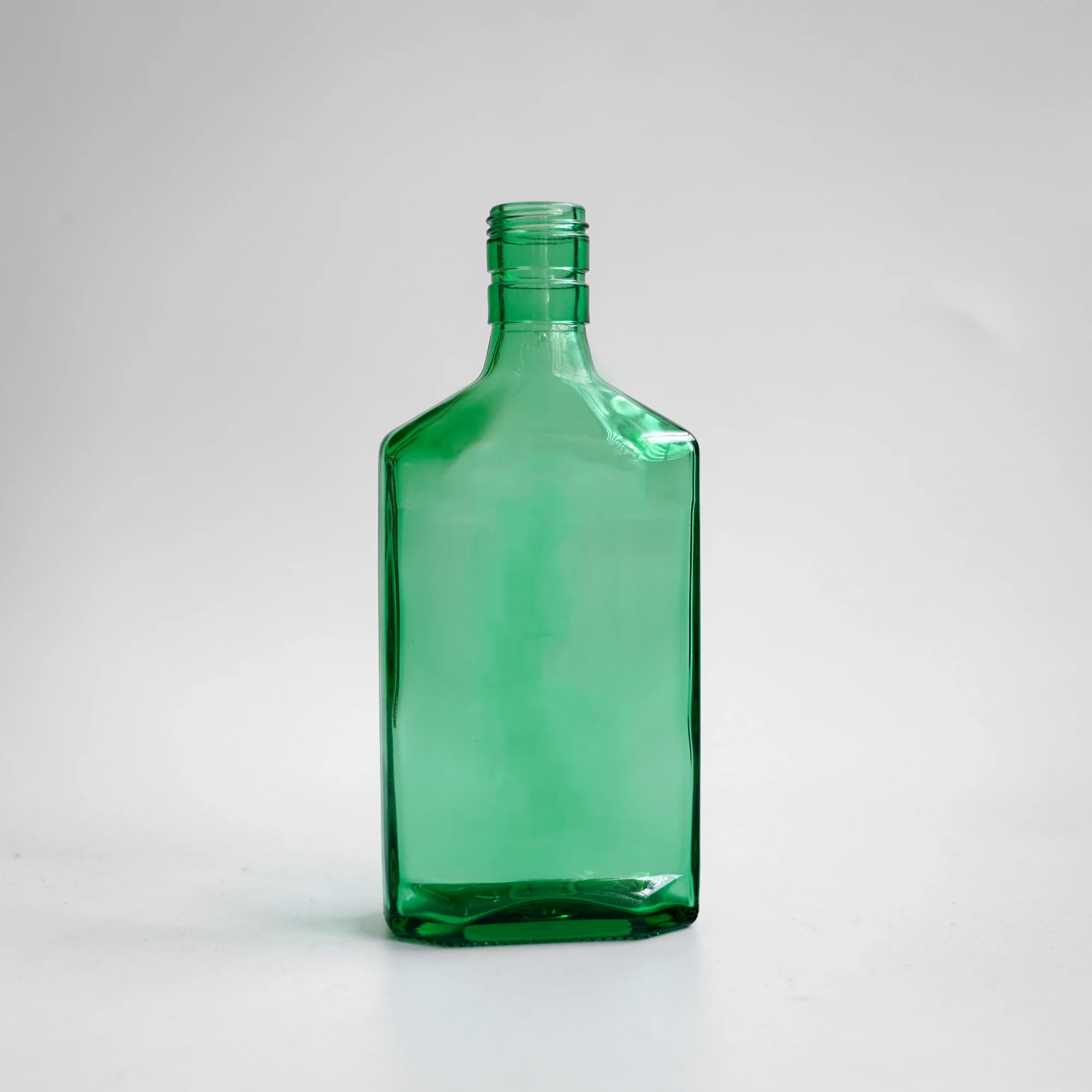 375ml green flat glass bottle glass wine bottle packaging for alcohol liquor vodka whiskey liqueur tequila gin flat bottle