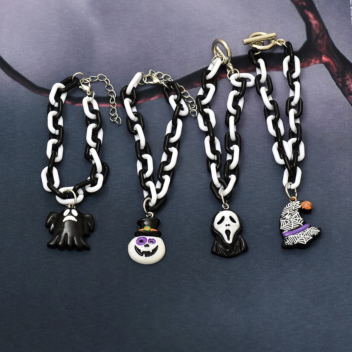 2025 Arrival Ghost Witch Skull Pendant Bracelet Black White Clip Paper Acrylic Bracelet for Halloween Party Prom Jewelry Gift