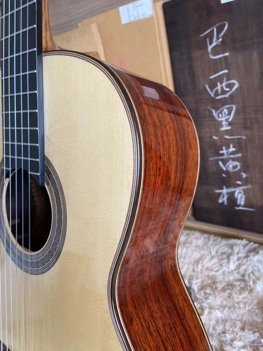 All-Solid Wood classical guitar with German spruce matched with the straight-grained figured Cocobolo of 2005