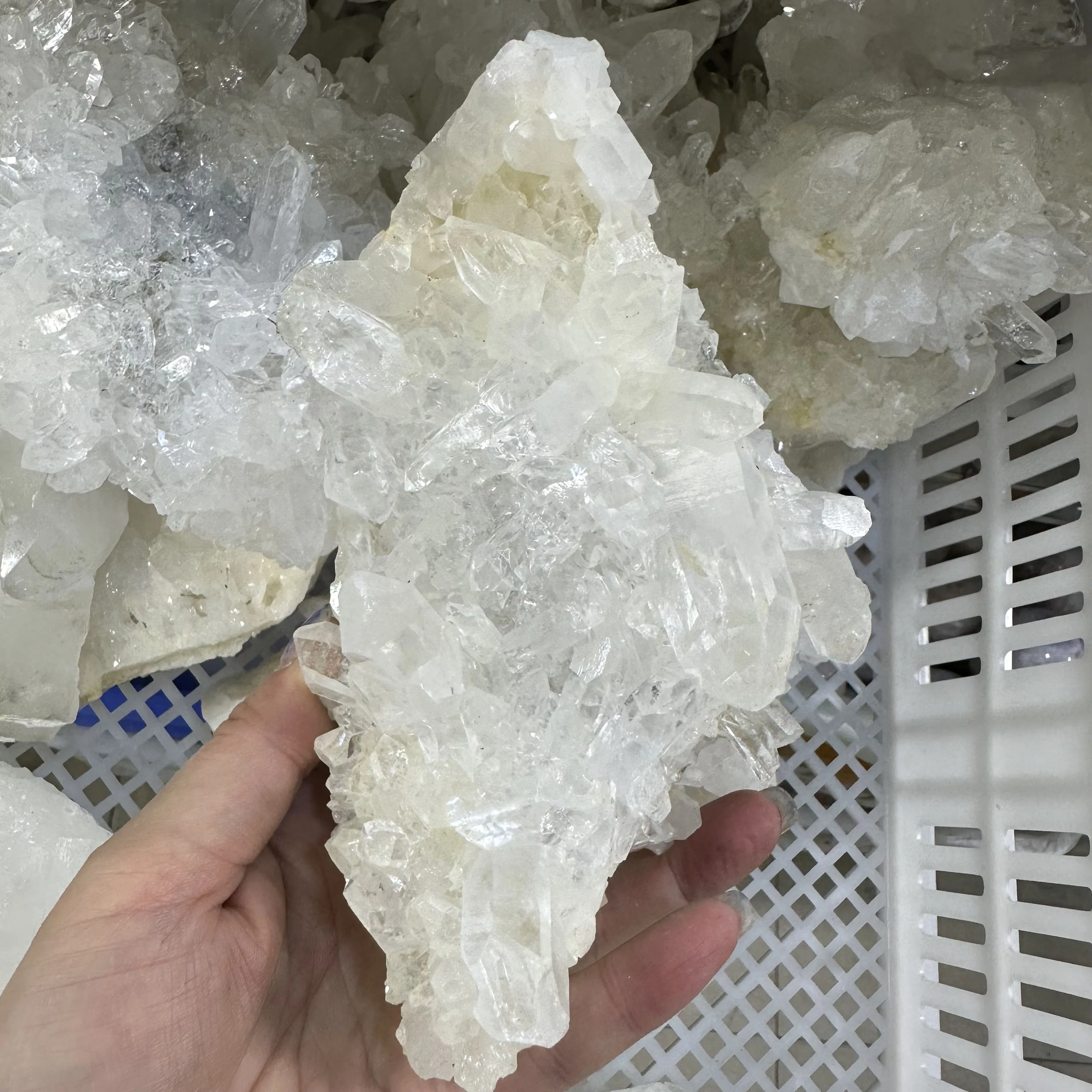 Wholesale bulk healing natural rock clear white quartz crystal clusters beautiful white crystal cluster for energy-