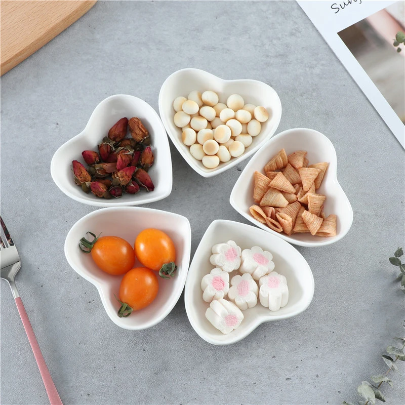Customized decorative heart shape white popcorn custom  ceramic dessert snack serving bowls