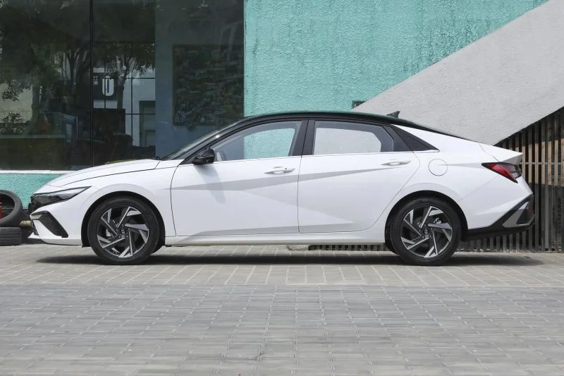 New&Used Car Korea Brand Vehicle H-Y-U-N-D-A-I Elantra Lux Premium Version Avto