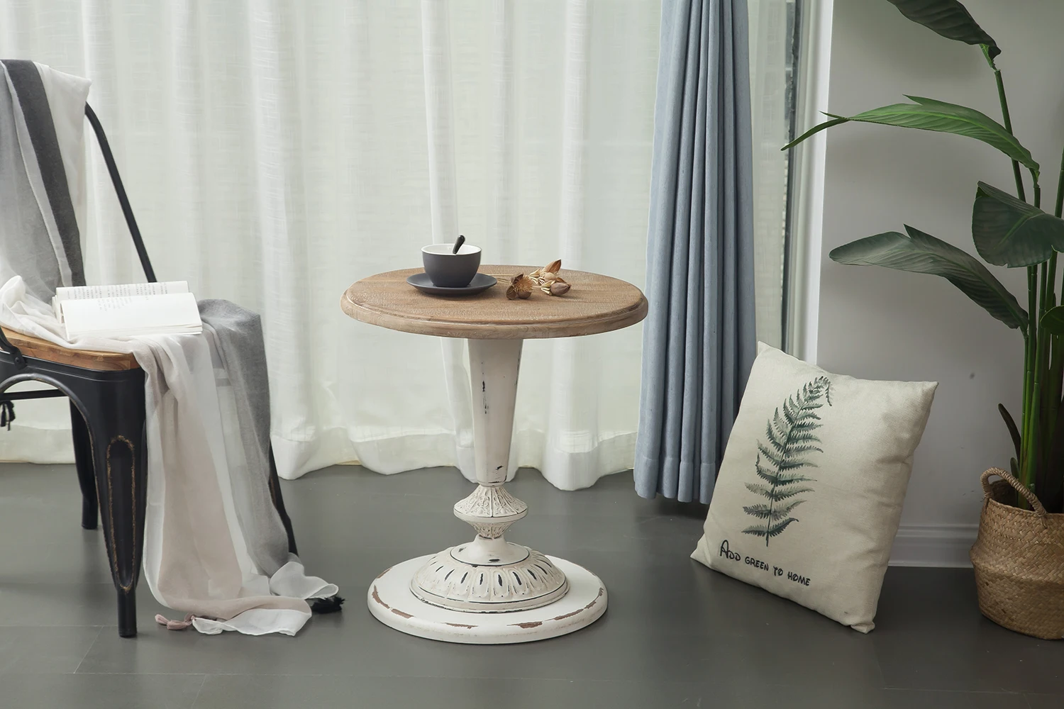 Trending Products 2023 New Arrivals European Country Antique Style Round Coffee Table Wood Vintage Side Coffee Table