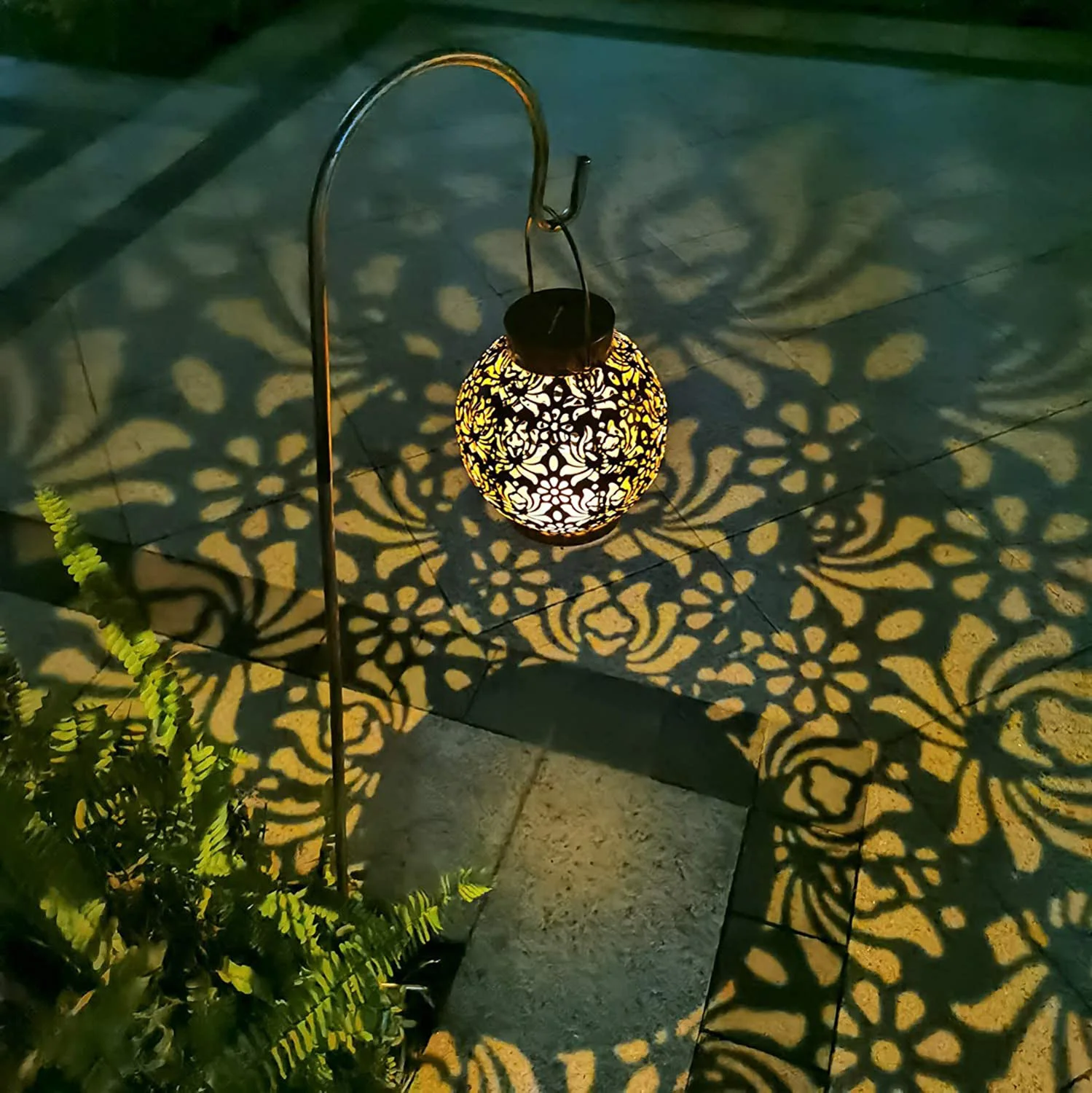Outdoor Solar Hanging Lantern Lamps Decorative Christmas Light for Patio Courtyard Lawn Waterproof Solar Garden Landscape Lights